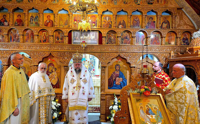 Los Angeles: Romanian church celebrates 85 years with Hierarchical Liturgy