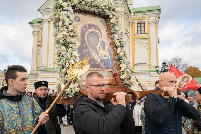 Thousands participate in Tver’s city-wide procession for Kazan Icon