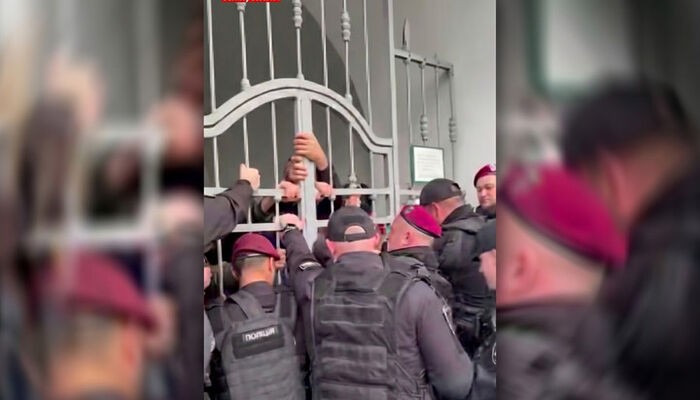 Ukrainian authorities seize Orthodox monastery in Pereyaslav as police forcibly remove monks (+VIDEO)