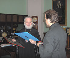 Паломники из Джорданвилля и архиепископ Верейский Евгений. 2005 г.