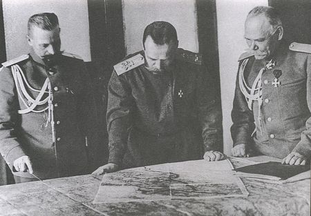 Картинки по запросу Император Николай Второй и генерал Алексеев