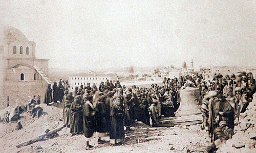 Колокол доставлен на Елеон для установки на будущую колокольню 7 февраля 1885 года