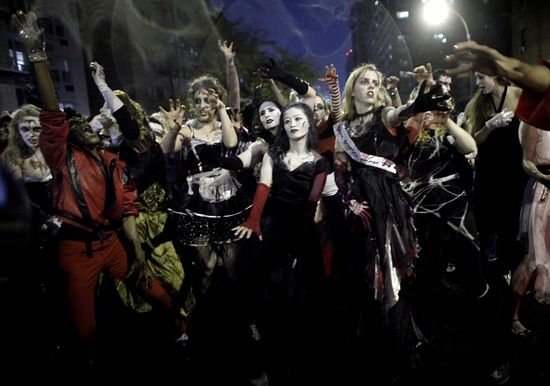 Хэллоуинский парад в Нью-Йорке