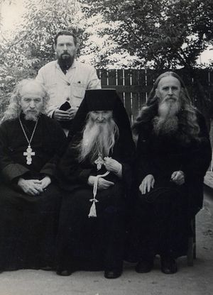 Преподобноисповедник Севастиан Карагандинский с сослужащим духовенством