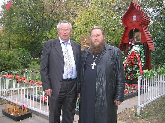 Генерал-лейтенант милиции Андрей Фёдорович Дунаев и иеромонах Никон (Белавенец)