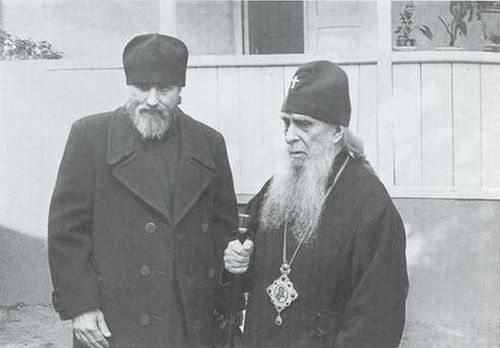 Владыка Зиновий (Мажуга) с отцом Виталием (Сидоренко). Начало 1980-х.