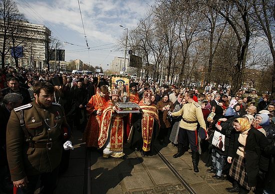 Принесение мощей святителя Спиридона Тримифунтского в Данилов монастырь. Москва, 2007 год