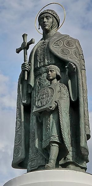 Памятник святой равноапостольной княгине Ольге во Пскове. Скульптор В. Клыков 