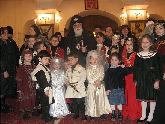 Католикос Илия II с детьми