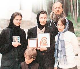 Священник Олег Ступичкин с семьей