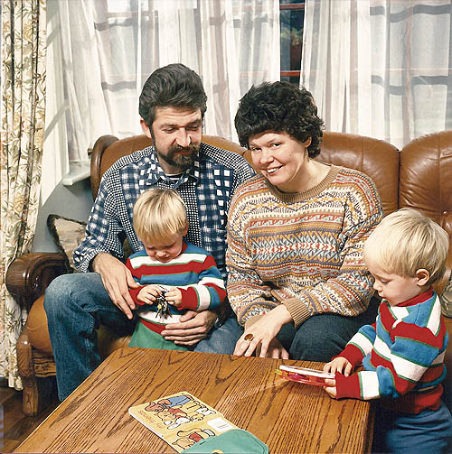 Ирина Ратушинская с мужем и детьми