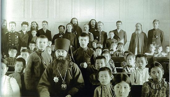 Дореволюционное фото посещения вл. Евсевия корейской школы во Владивостоке
