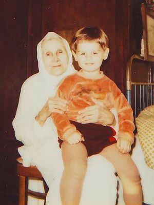 Анна Ивановна с правнуком Иваном. 1996 г.