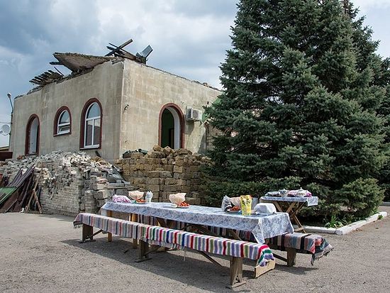 У Донбасу заједница срушеног храма помаже унесрећенима