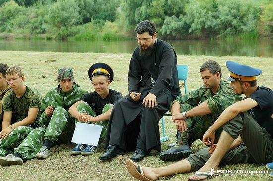 Беседа епископа Антония с молодыми казаками