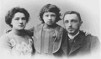 Иван Шмелев с семьей