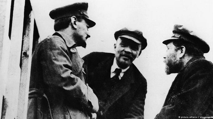 Лев Троцкий, Владимир Ленин и Лев Каменев