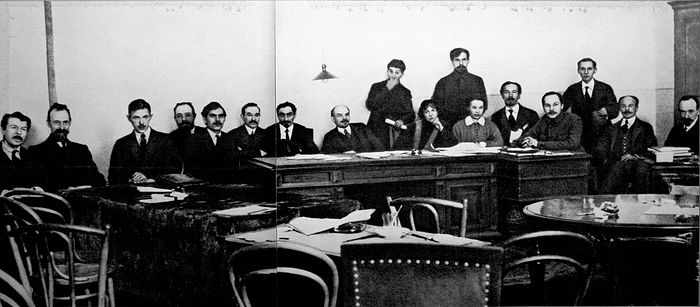 Совет народных комиссаров — правительство России во главе с В. И. Лениным