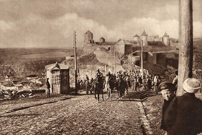 Последствия Брестского мира: Австро-Венгерские войска входят в г.Каменец-Подольский после подписания Брест-Литовского договора